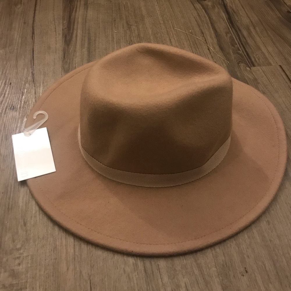 Forever 21 tan felt fedora hat